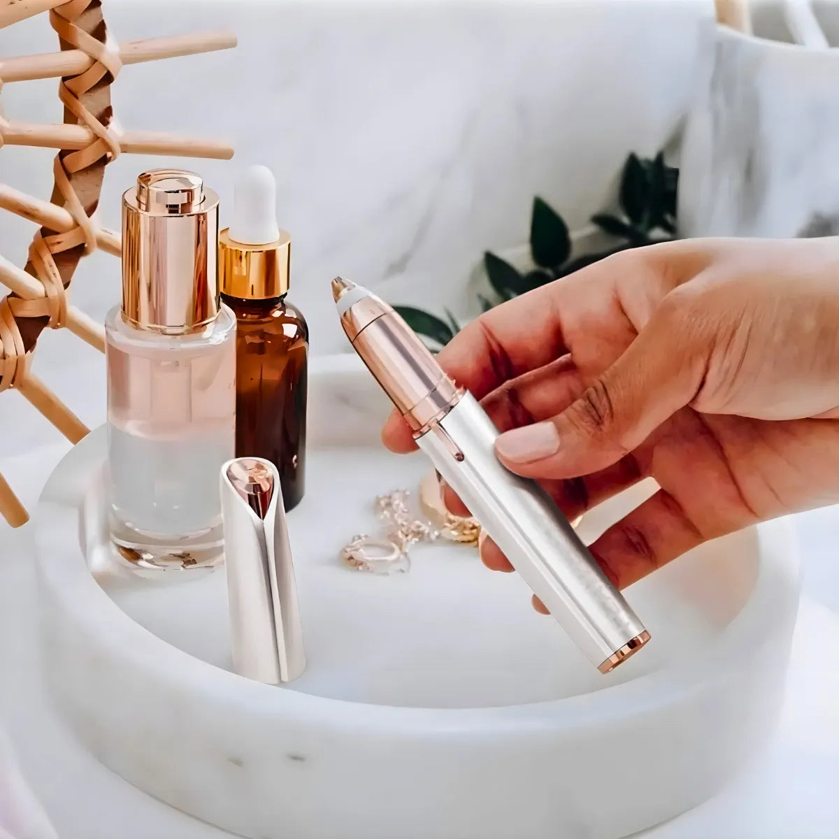 Caneta Depiladora Indolor Para Sobrancelhas.