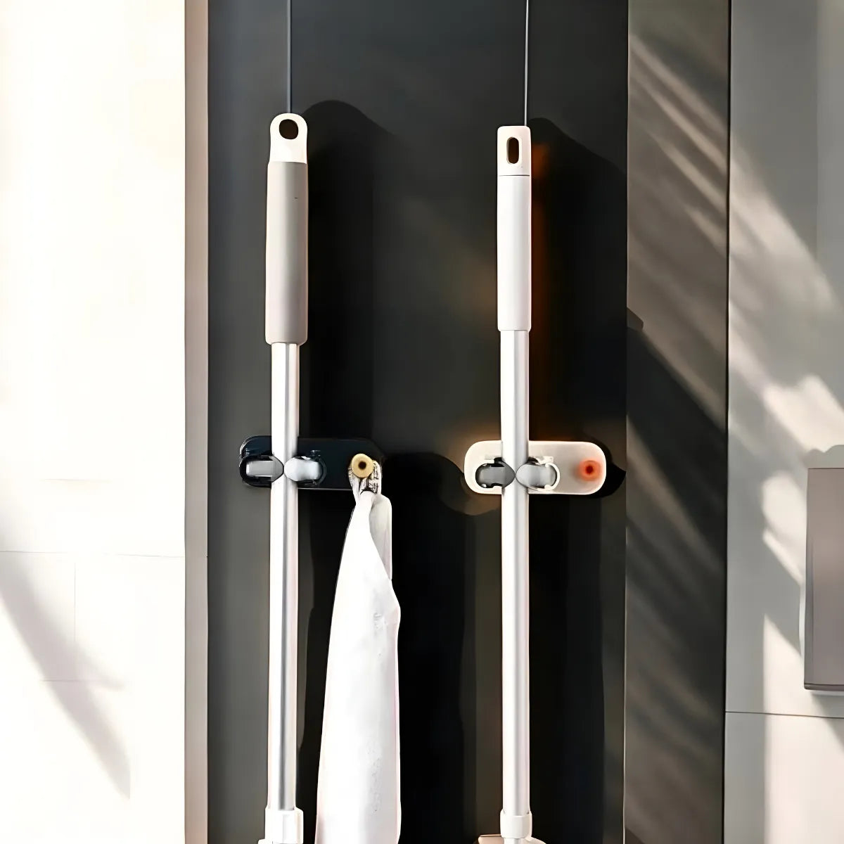 Suporte Organizador de Vassouras e Rodos – Sem Furos.