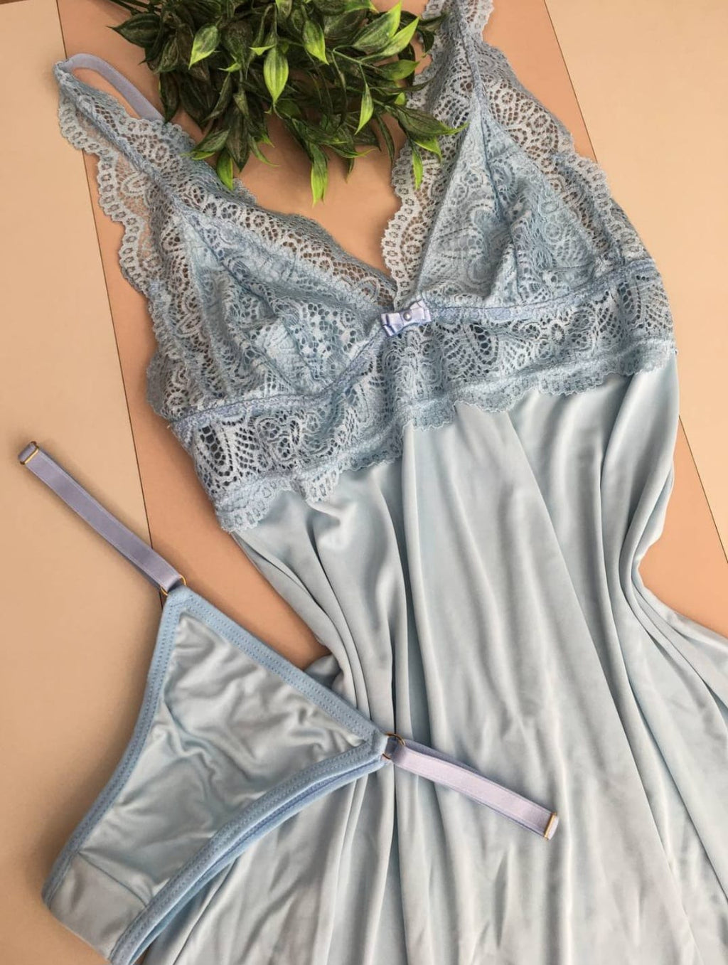 Camisola em Poliamida e Renda